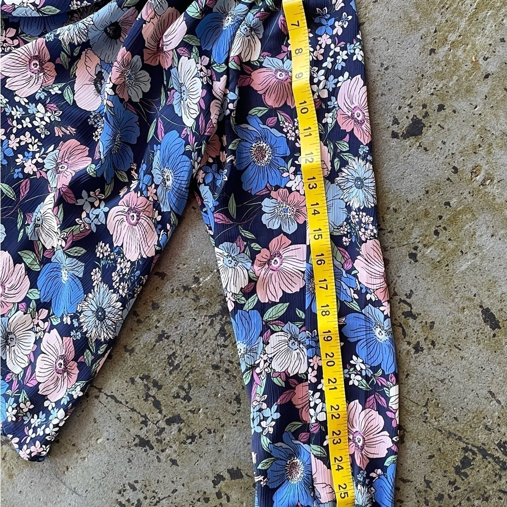 Karlie Jardin Keyhole Neck Blouse in Indigo and Pink Floral Print Size Medium - Picture 7 of 8